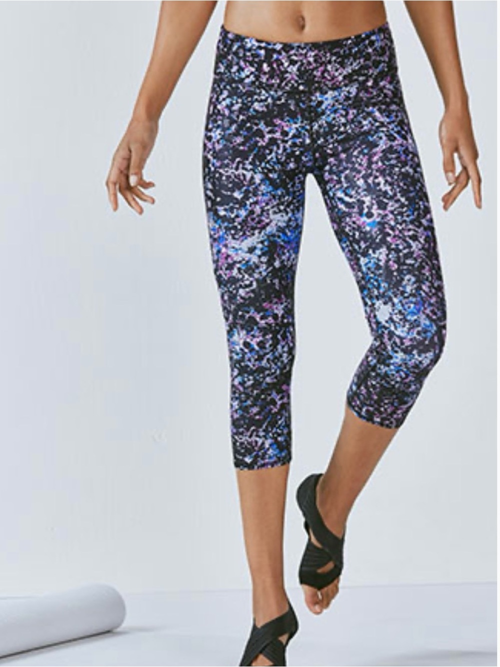 Fabletics Define PowerHold Mid Rise Capri Leggings XS Splatter Print
